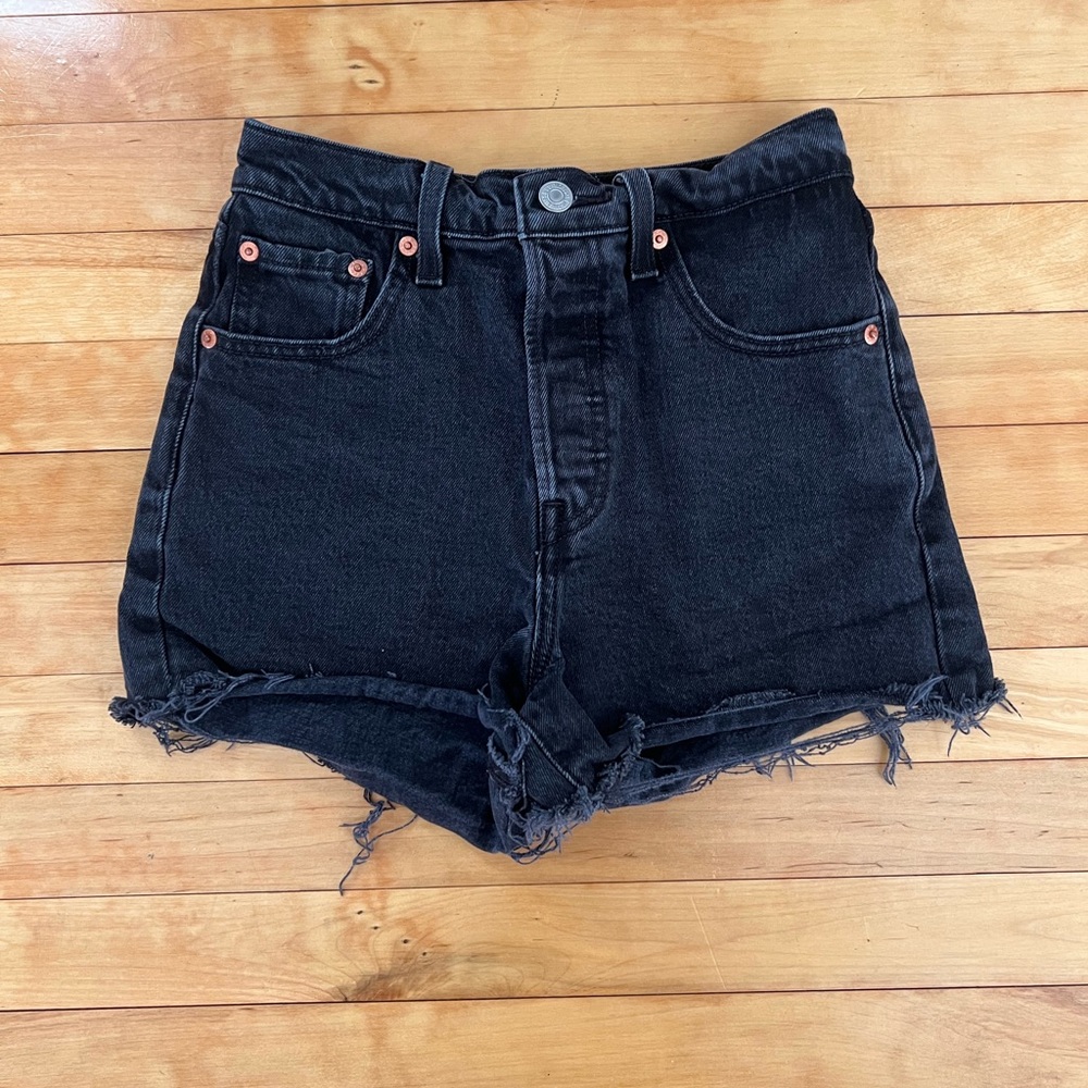 Levi’s Ribcage Shorts, Black Color, size 25